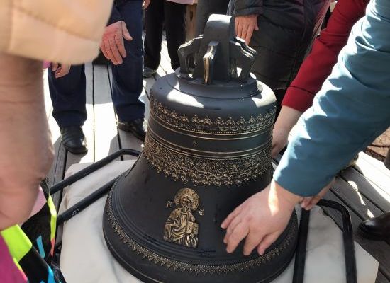 4 МАЯ НА ЗВОННИЦЕ ХРАМА ВО ИМЯ СВЯТЫХ, В ЗЕМЛЕ СИБИРСКОЙ ПРОСИЯВШИХ, УСТАНОВИЛИ НОВЫЙ КОЛОКОЛ 4 МАЯ НА ЗВОННИЦЕ ХРАМА ВО ИМЯ СВЯТЫХ, В ЗЕМЛЕ СИБИРСКОЙ ПРОСИЯВШИХ, УСТАНОВИЛИ НОВЫЙ КОЛОКОЛ