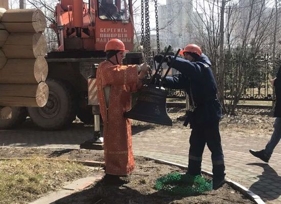 4 МАЯ НА ЗВОННИЦЕ ХРАМА ВО ИМЯ СВЯТЫХ, В ЗЕМЛЕ СИБИРСКОЙ ПРОСИЯВШИХ, УСТАНОВИЛИ НОВЫЙ КОЛОКОЛ 4 МАЯ НА ЗВОННИЦЕ ХРАМА ВО ИМЯ СВЯТЫХ, В ЗЕМЛЕ СИБИРСКОЙ ПРОСИЯВШИХ, УСТАНОВИЛИ НОВЫЙ КОЛОКОЛ